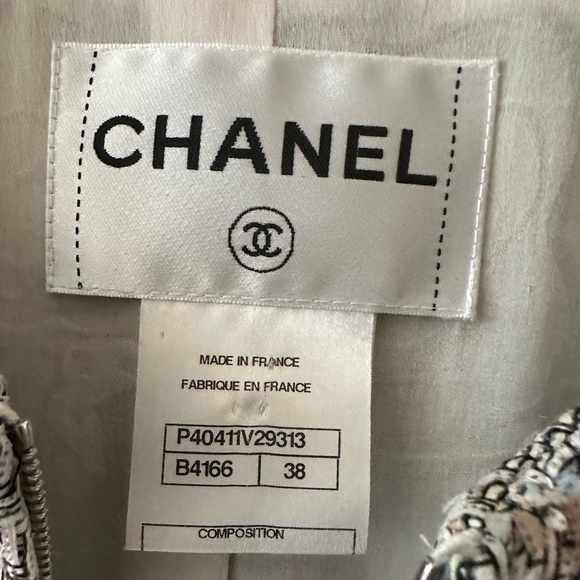 BARBIE - Complete your Chanel Barbie look with this blush jacket. - Picture 5 of 11